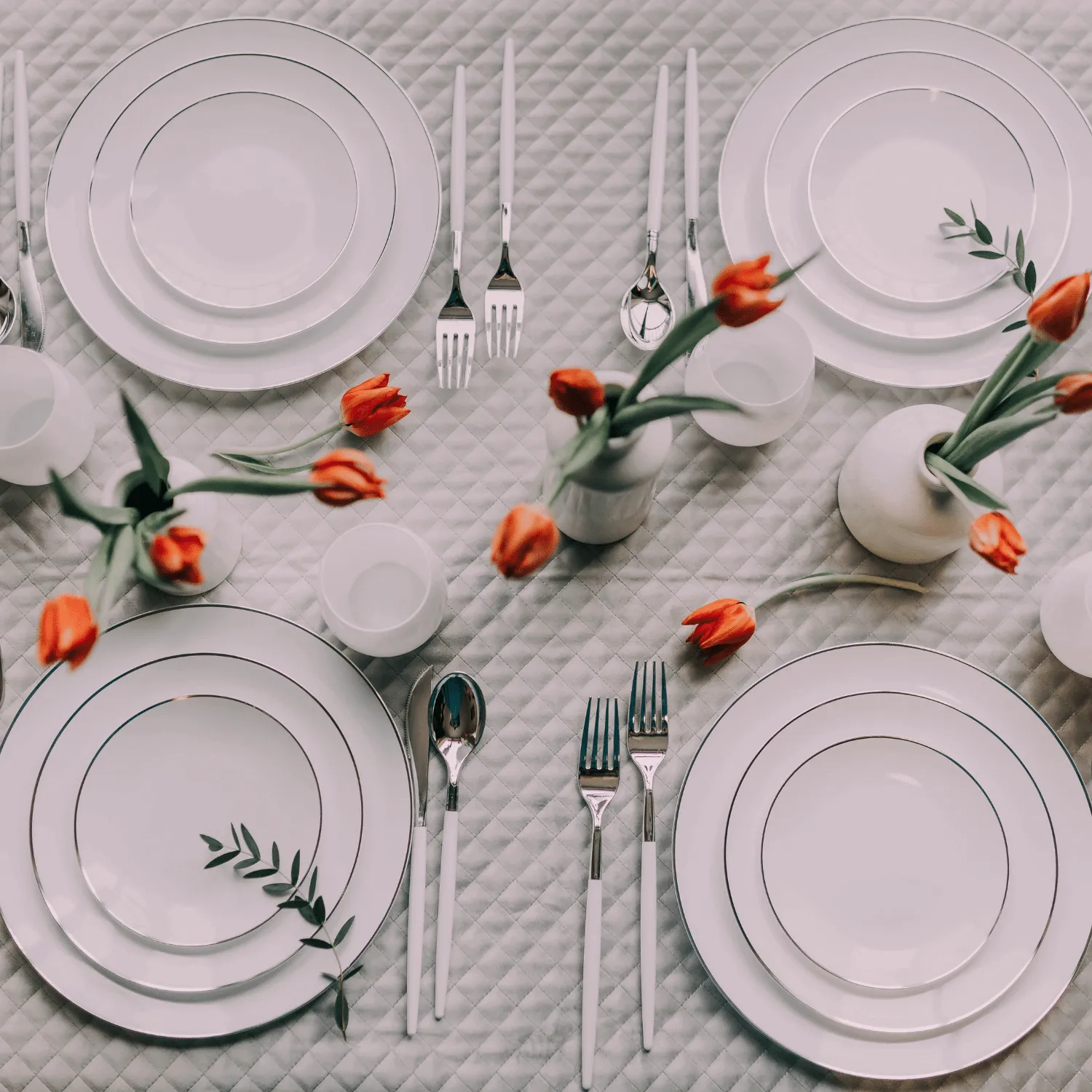 10 In. Classic Silver Design Plates | 10 Count