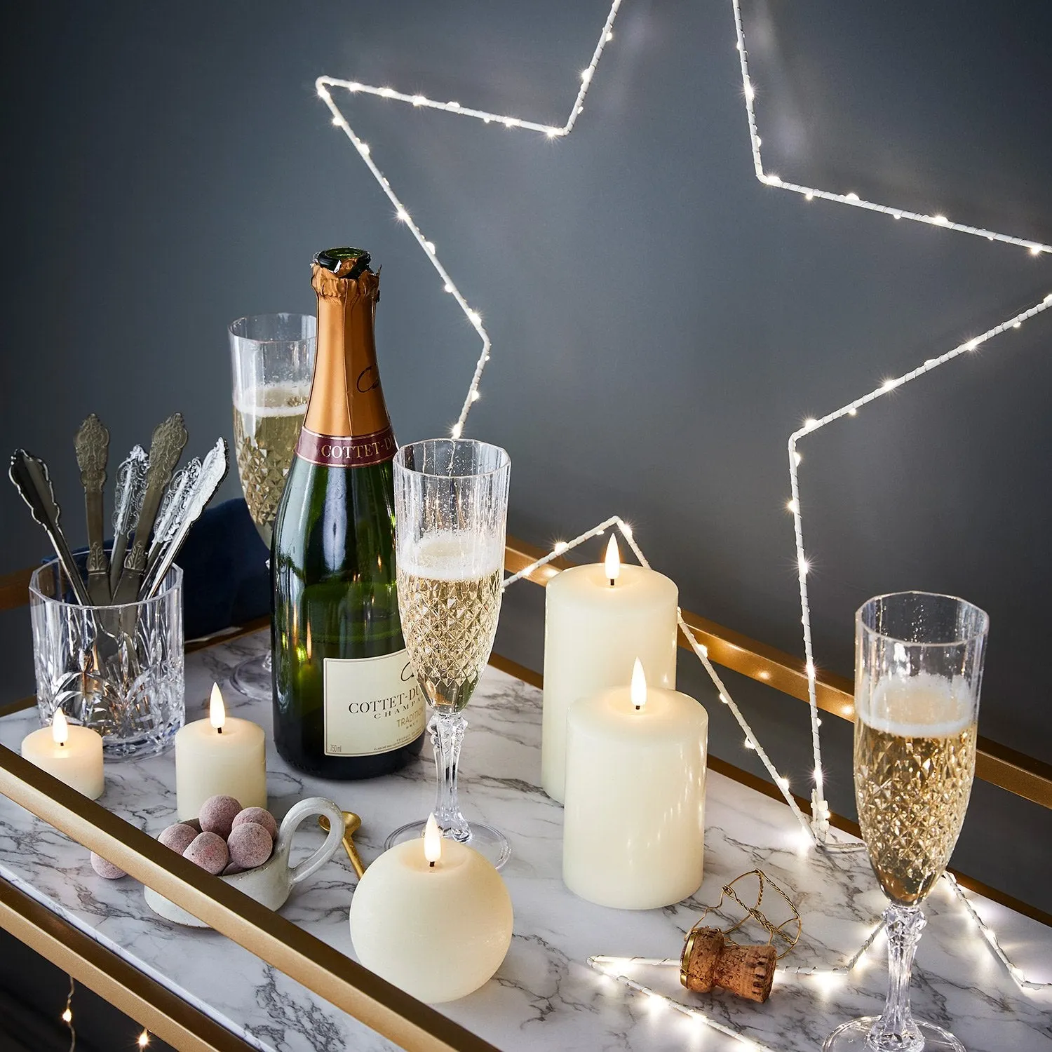 4 TruGlow® Ball LED Candles with Remote Control