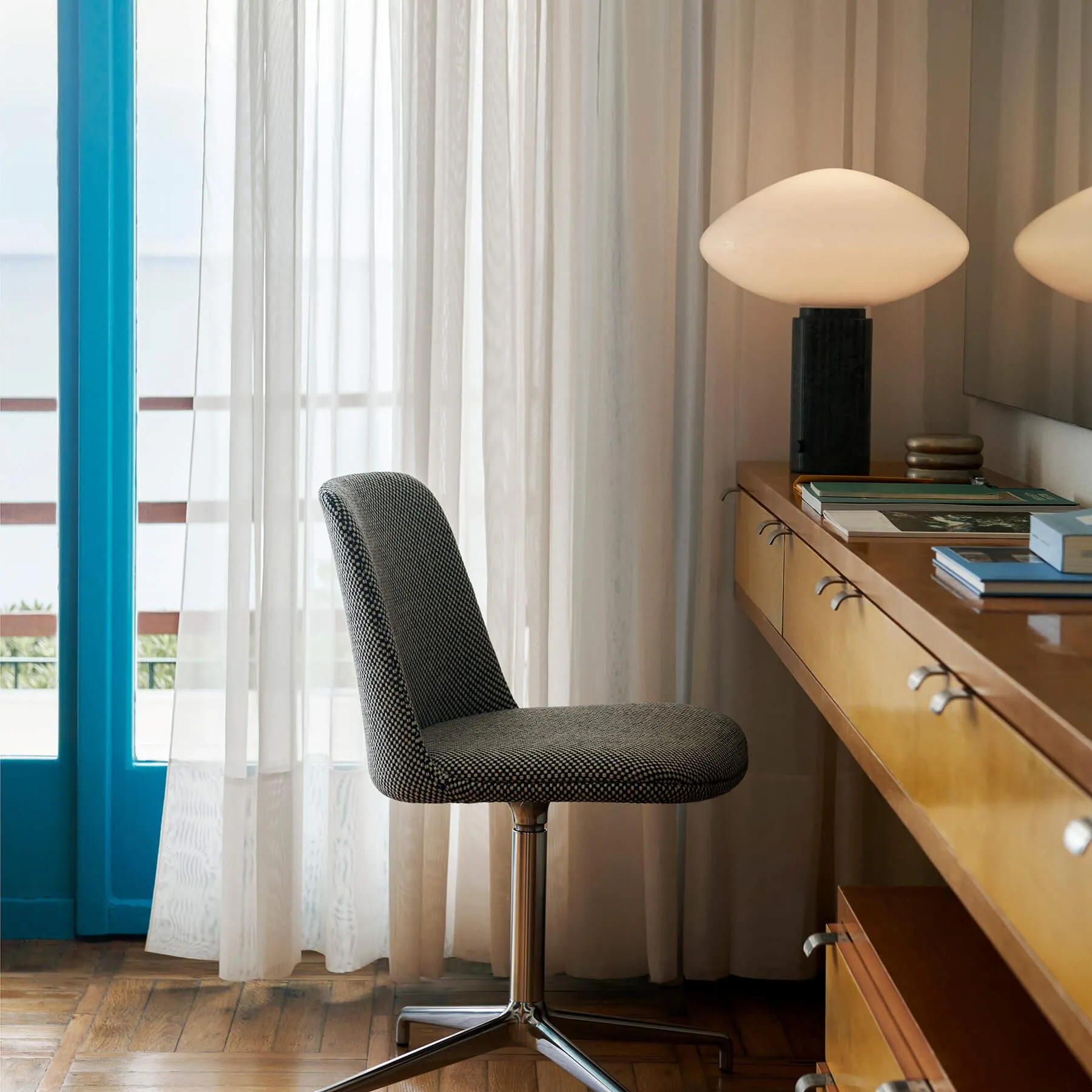 &Tradition AP17 Mist Table Lamp