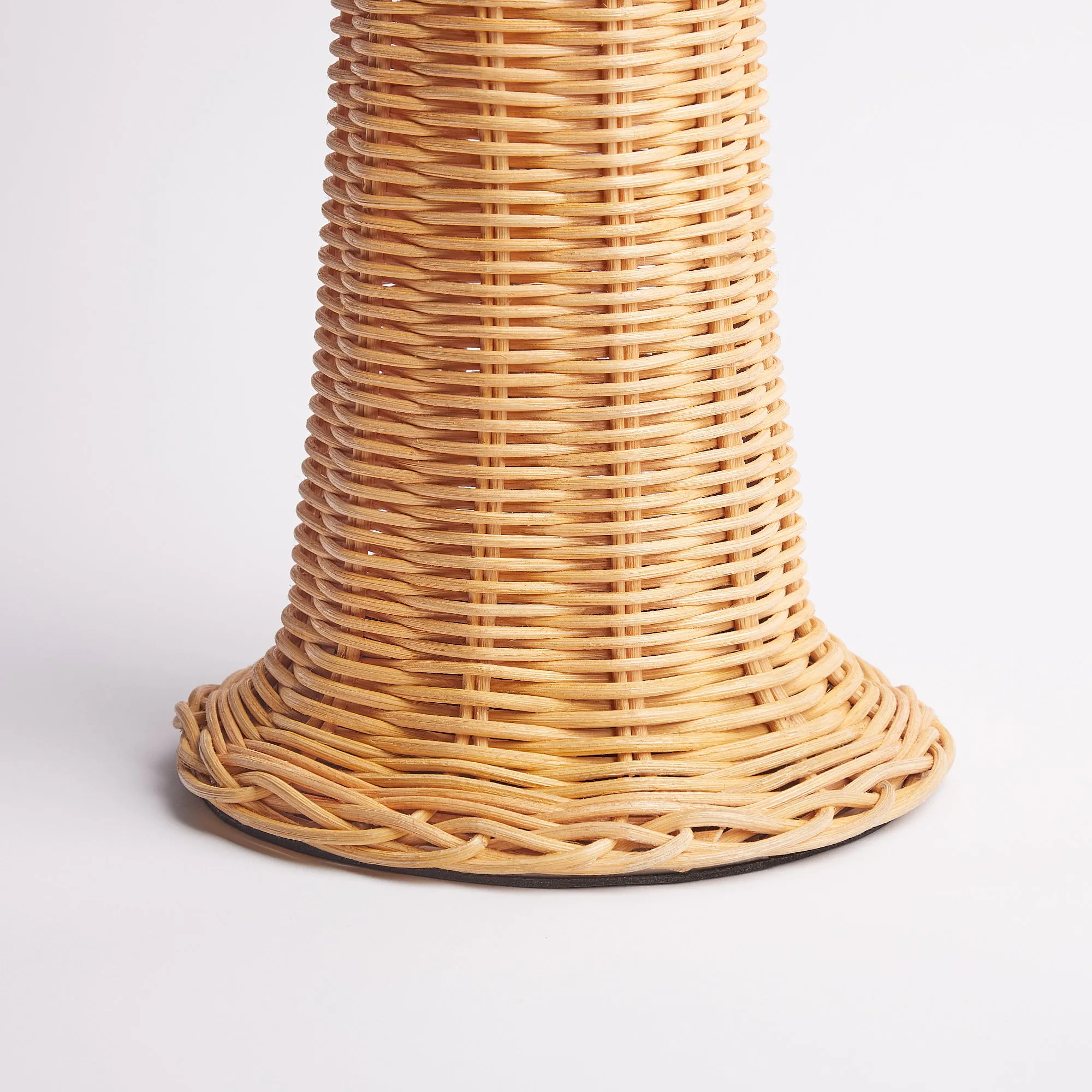 Cornet table lamp in rattan