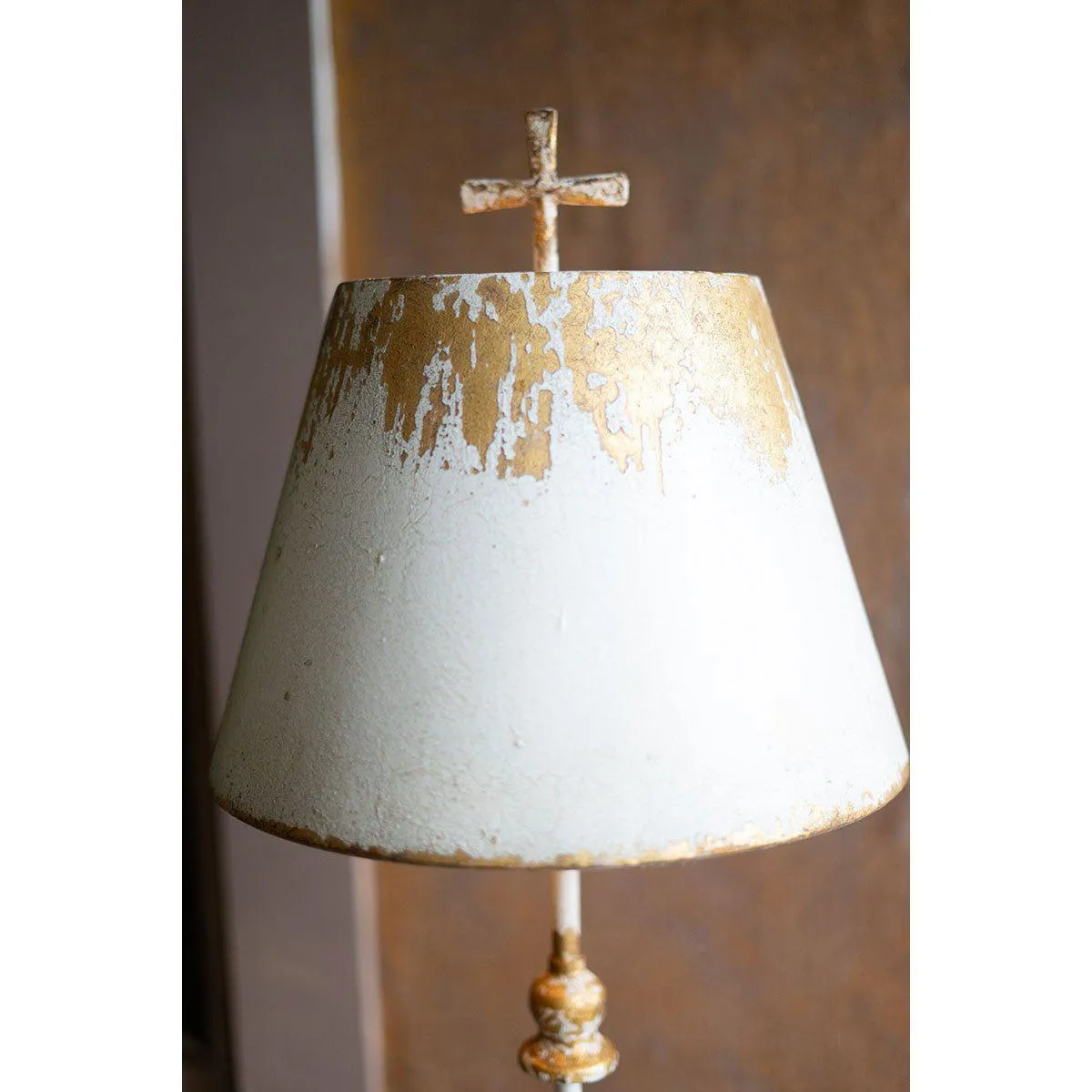 Kalalou - ANTIQUE WHITE AND GOLD METAL TABLE LAMP - CCG1629