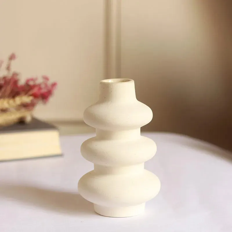 Tiered Modern Vase With Marshmallow Bunch