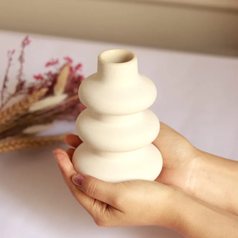 Tiered Modern Vase With Marshmallow Bunch